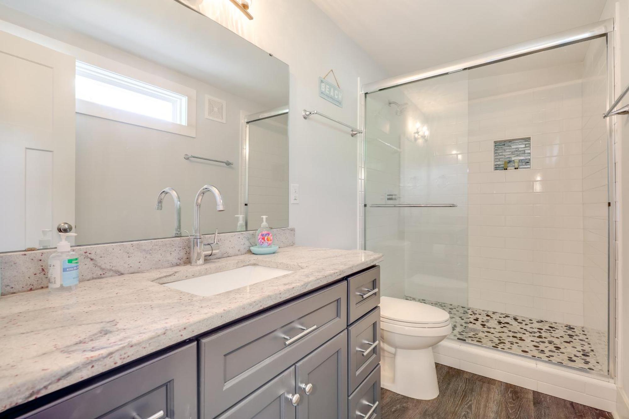 Modern Oak Island Escape 1 Mile To Long Beach! Bagian luar foto