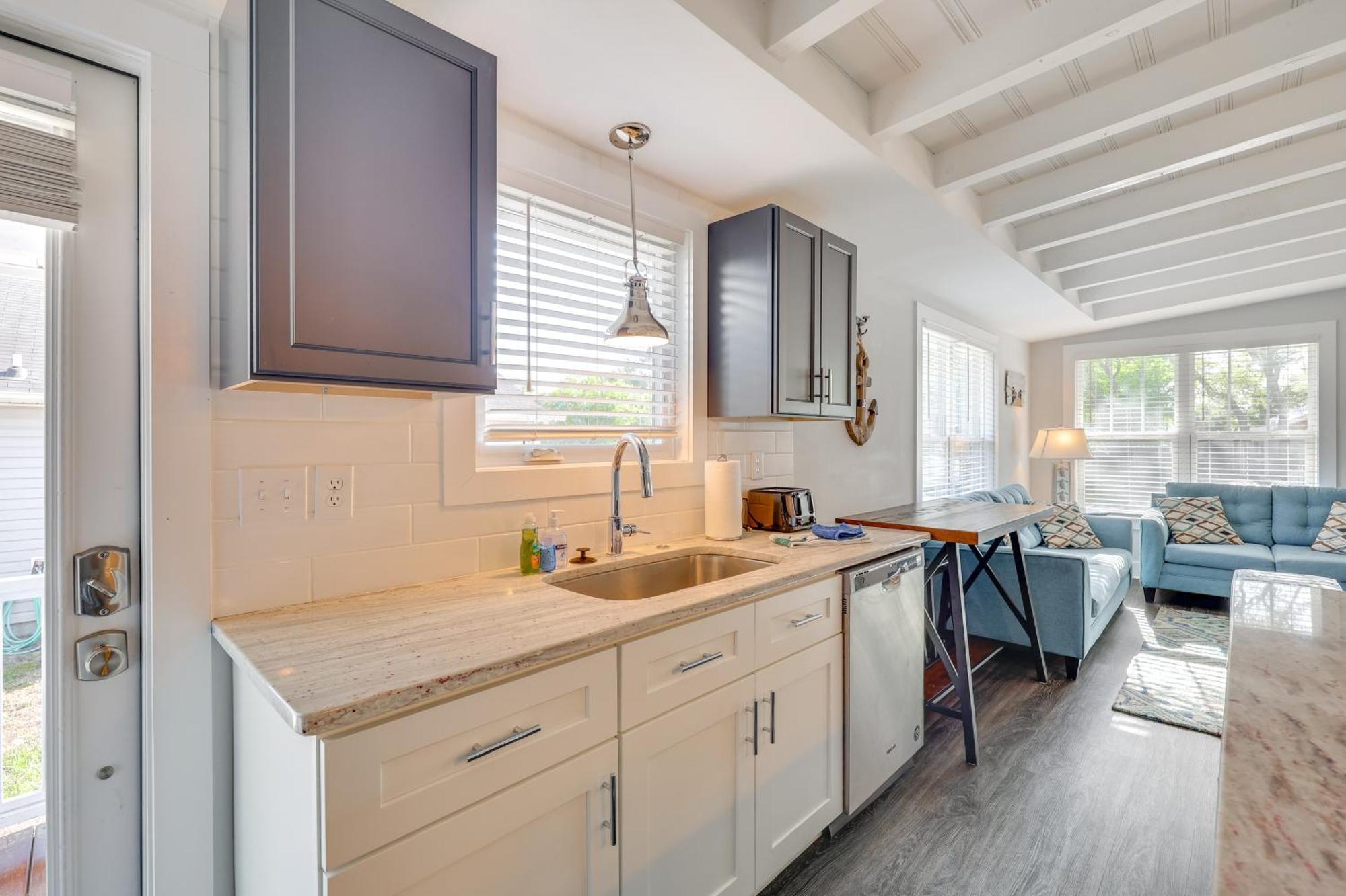 Modern Oak Island Escape 1 Mile To Long Beach! Bagian luar foto