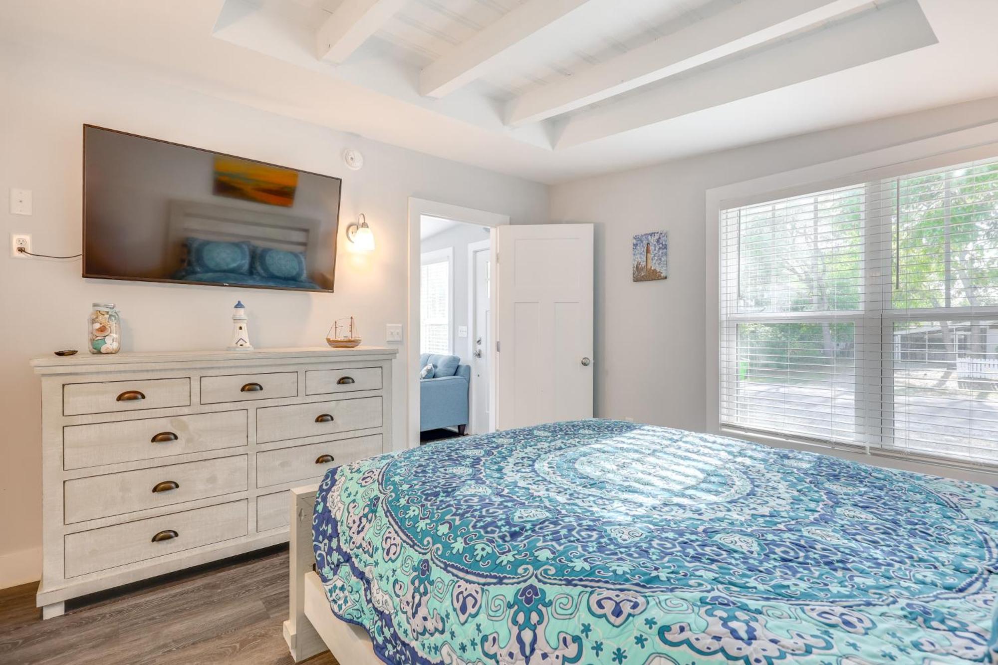 Modern Oak Island Escape 1 Mile To Long Beach! Bagian luar foto