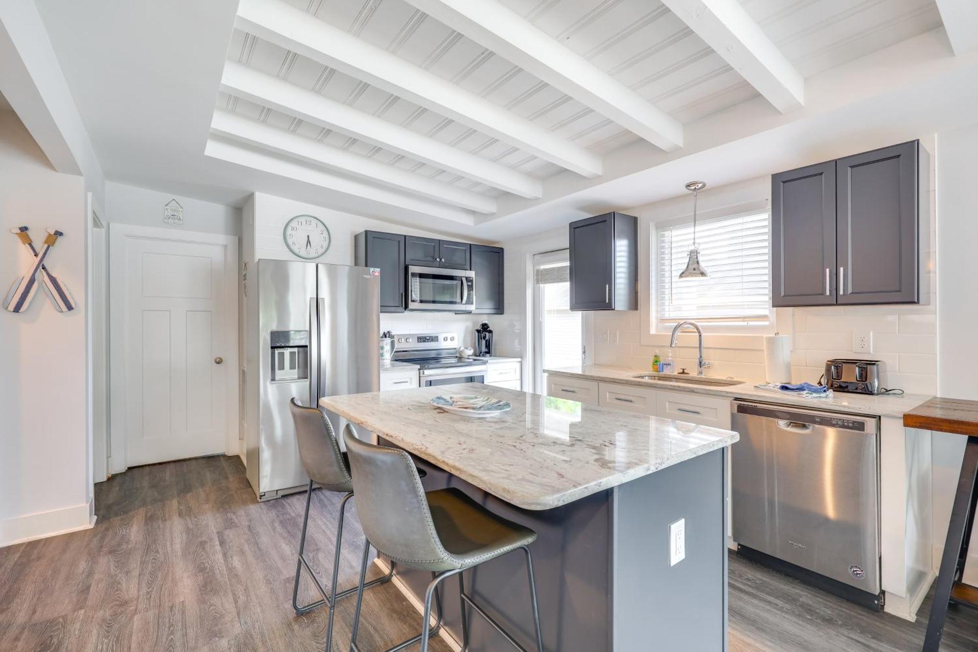 Modern Oak Island Escape 1 Mile To Long Beach! Bagian luar foto