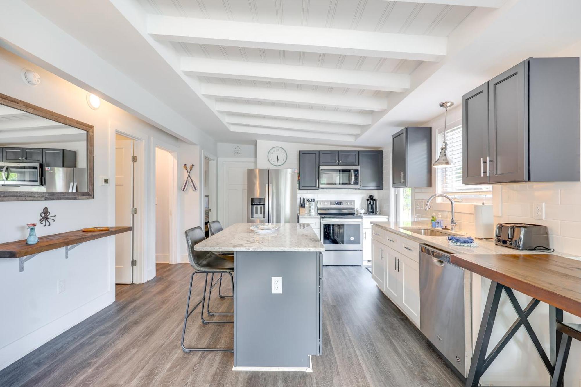 Modern Oak Island Escape 1 Mile To Long Beach! Bagian luar foto
